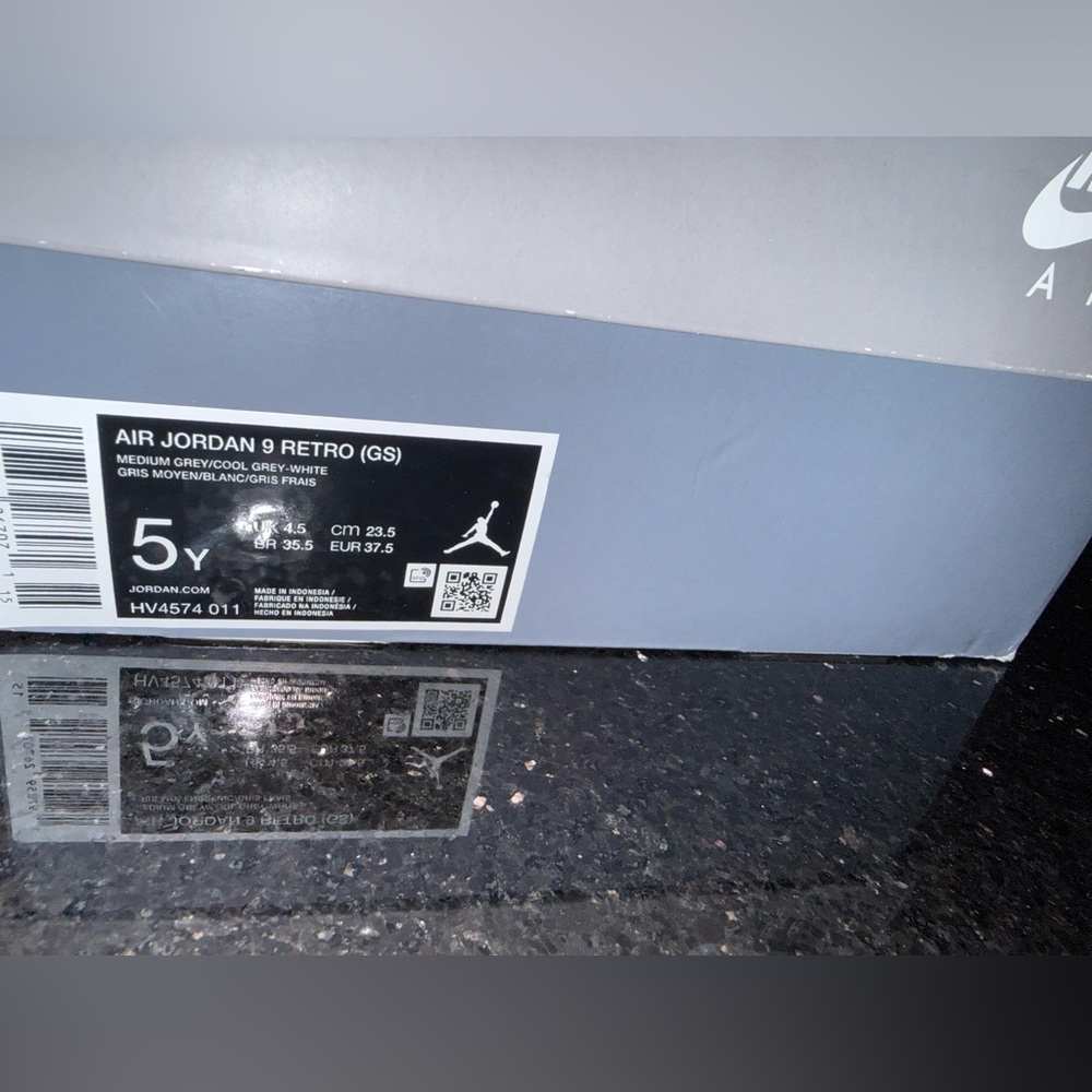 Jordan Retro 9 in Medium Grey and White - Picture 5 of 7